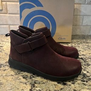 Clark Cloudsteppers booties NIB size 9M